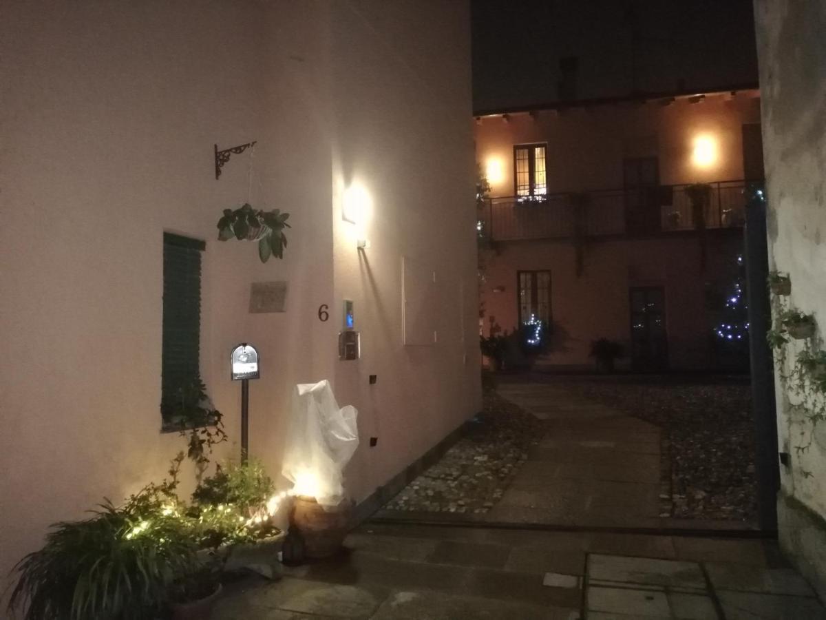 Bed and Breakfast A Due Passi Dal Castello à Somma Lombardo Extérieur photo