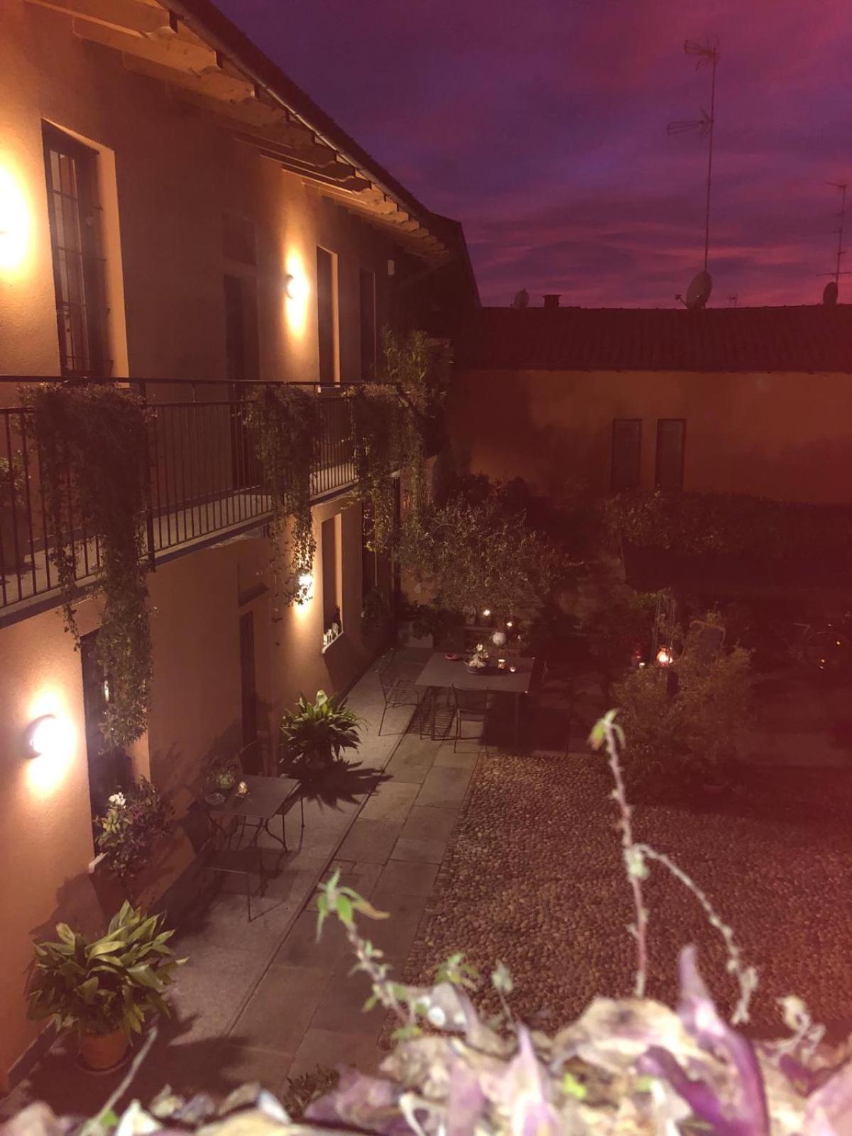 Bed and Breakfast A Due Passi Dal Castello à Somma Lombardo Extérieur photo