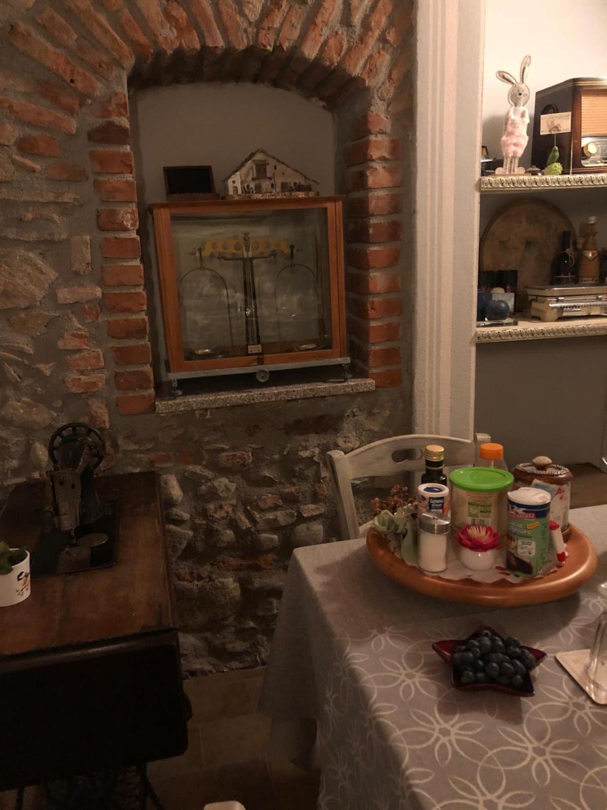 Bed and Breakfast A Due Passi Dal Castello à Somma Lombardo Extérieur photo