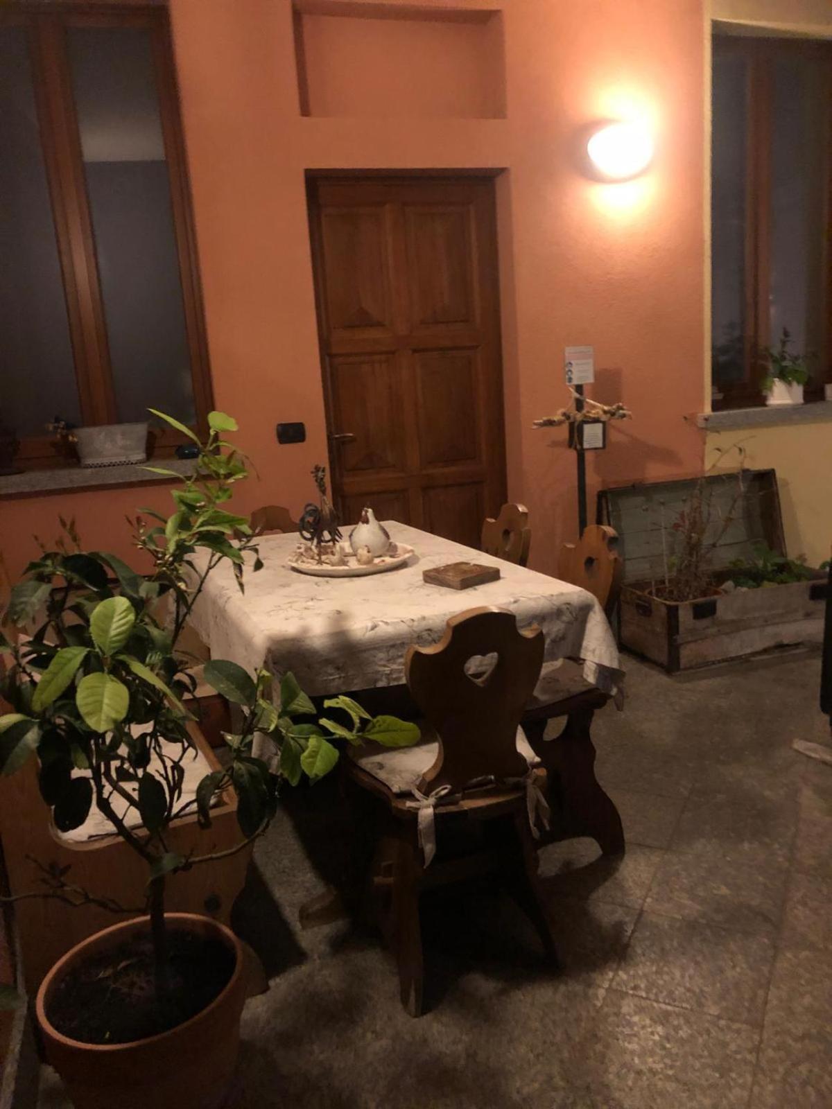 Bed and Breakfast A Due Passi Dal Castello à Somma Lombardo Extérieur photo