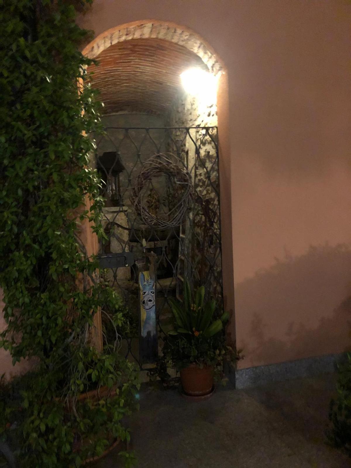 Bed and Breakfast A Due Passi Dal Castello à Somma Lombardo Extérieur photo