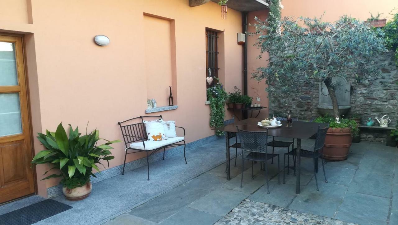 Bed and Breakfast A Due Passi Dal Castello à Somma Lombardo Extérieur photo