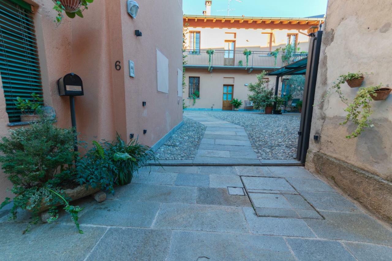 Bed and Breakfast A Due Passi Dal Castello à Somma Lombardo Extérieur photo
