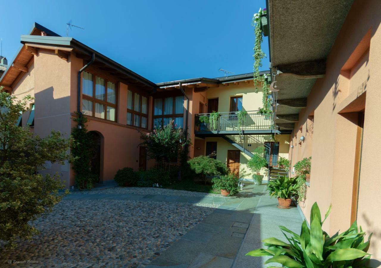 Bed and Breakfast A Due Passi Dal Castello à Somma Lombardo Extérieur photo