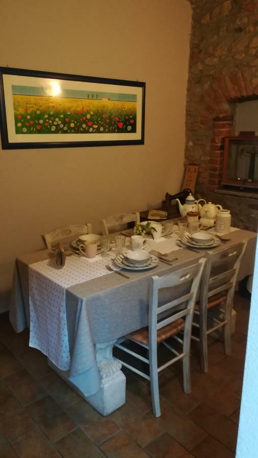 Bed and Breakfast A Due Passi Dal Castello à Somma Lombardo Extérieur photo