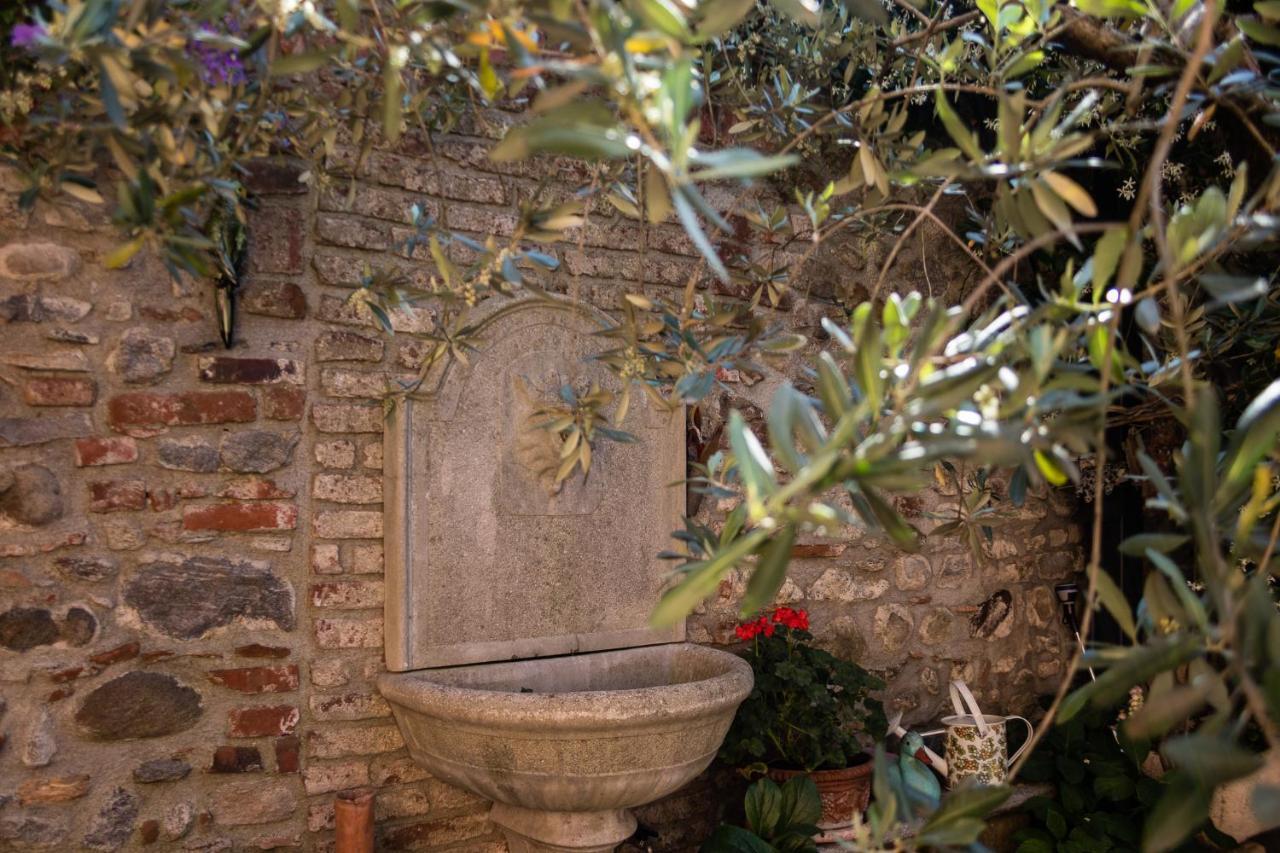 Bed and Breakfast A Due Passi Dal Castello à Somma Lombardo Extérieur photo